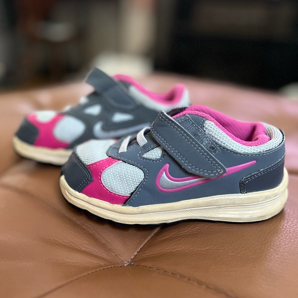 Nike Velcro Closure Tennis Shoes Toddler Size 8